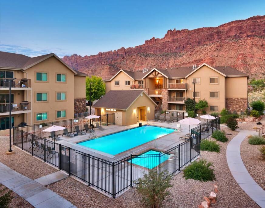 6A Family Friendly Redcliff Condo Pool & Hot Tub Моаб Экстерьер фото